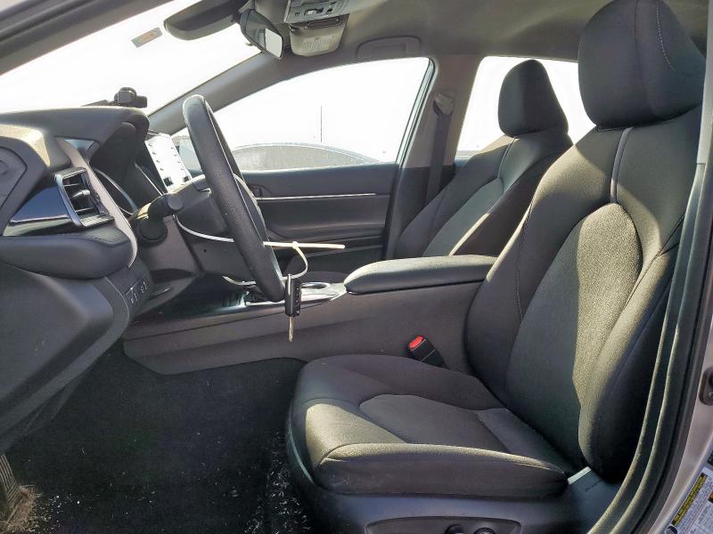  TOYOTA CAMRY 2022 Srebrny