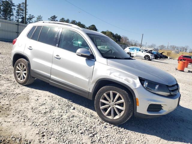  VOLKSWAGEN TIGUAN 2017 Srebrny