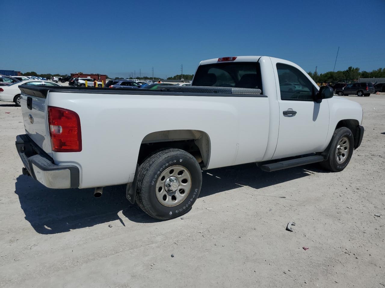 2011 Chevrolet Silverado - Image 3