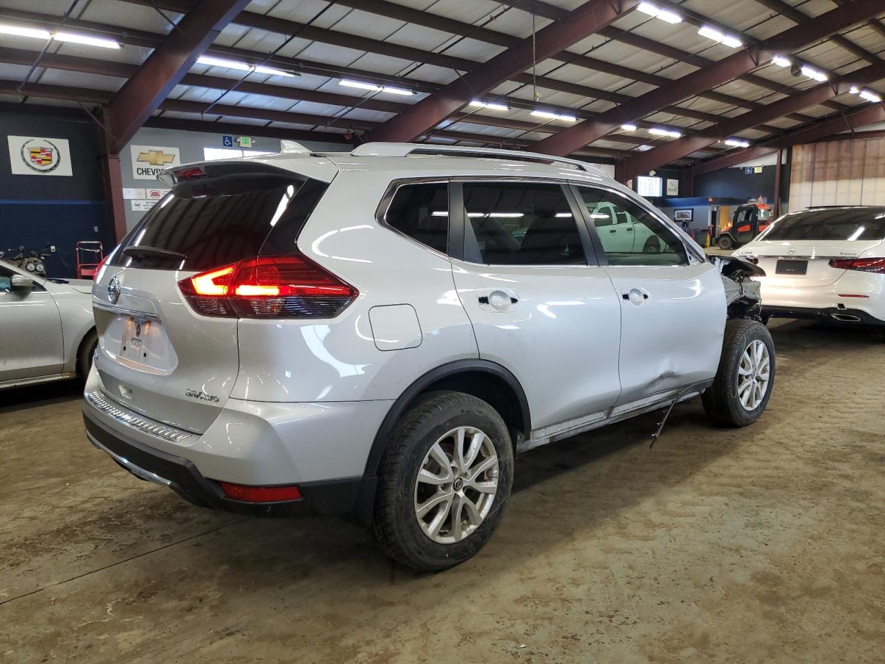 2017 Nissan Rogue - Image 3