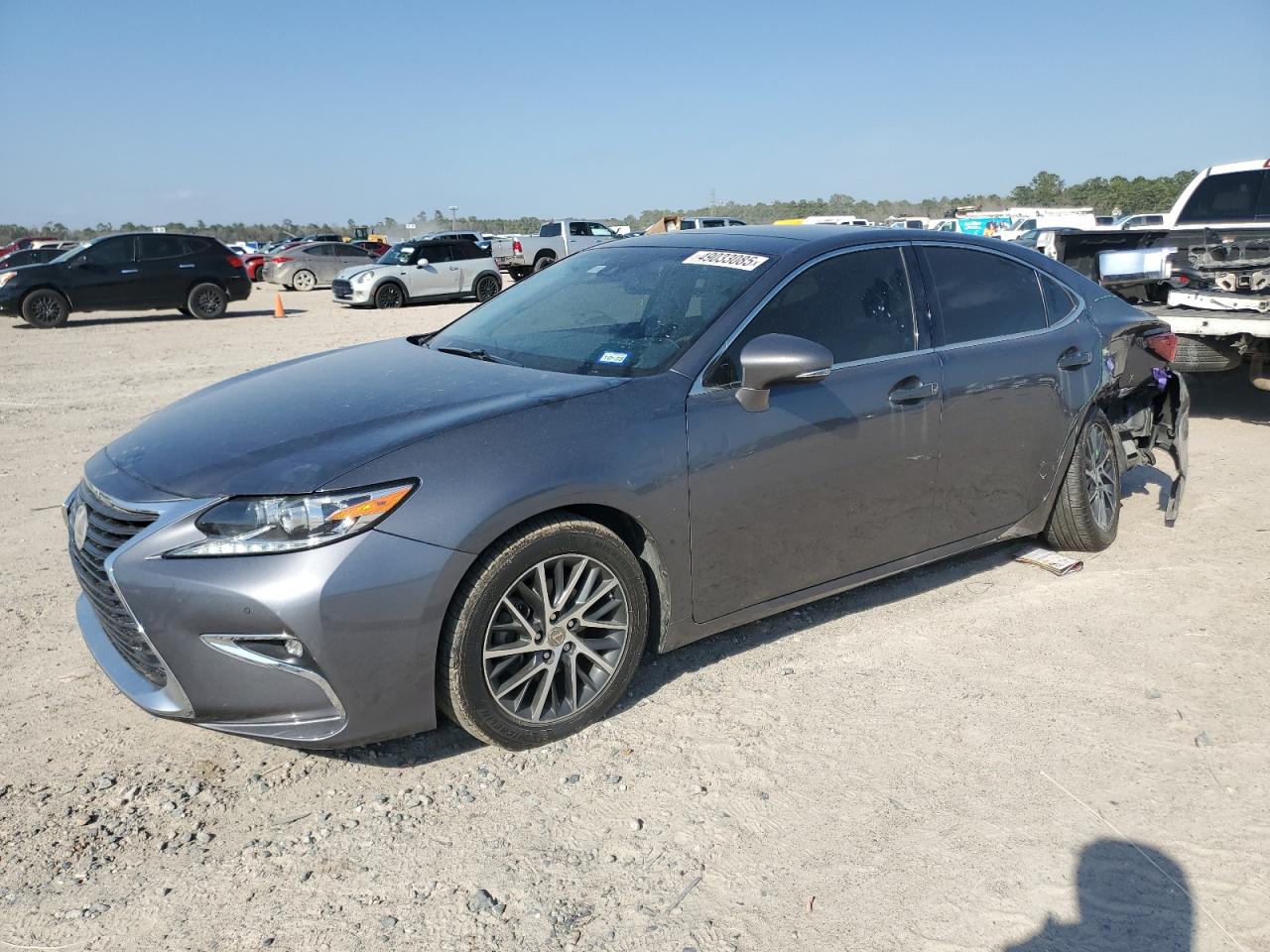 2017 Lexus ES - Image 1