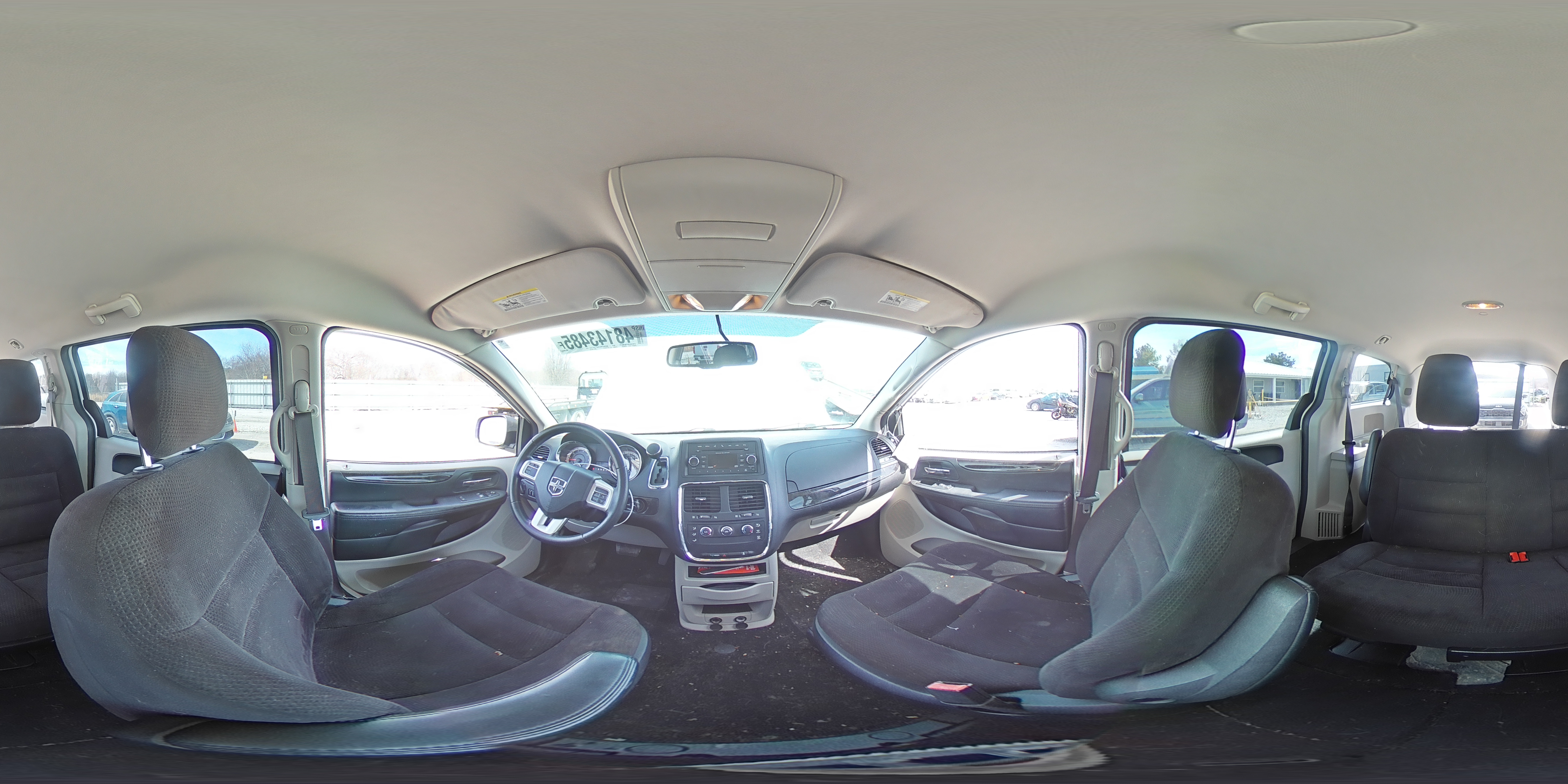 2015 Dodge Caravan - Image 13