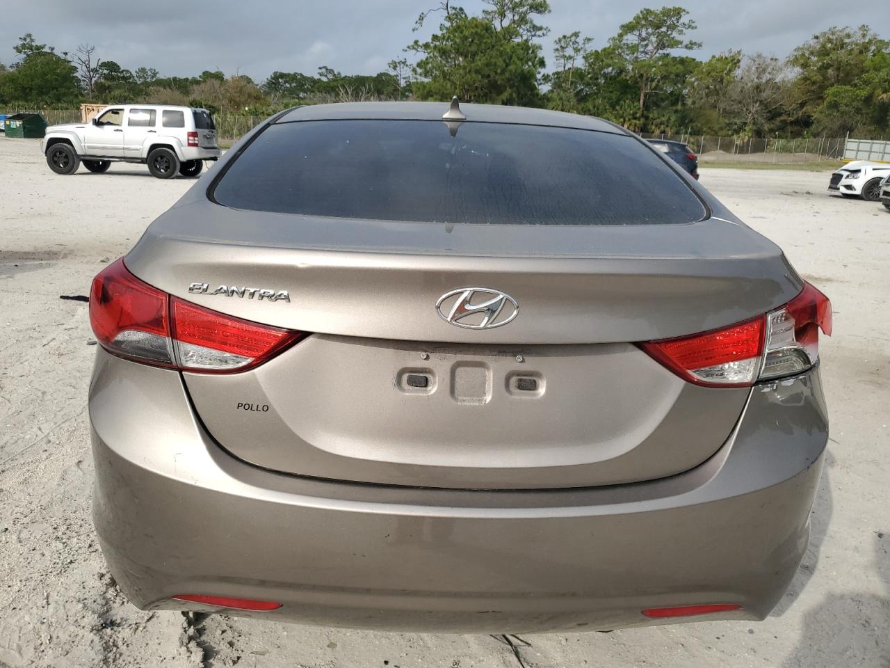 2013 Hyundai Elantra - Image 6