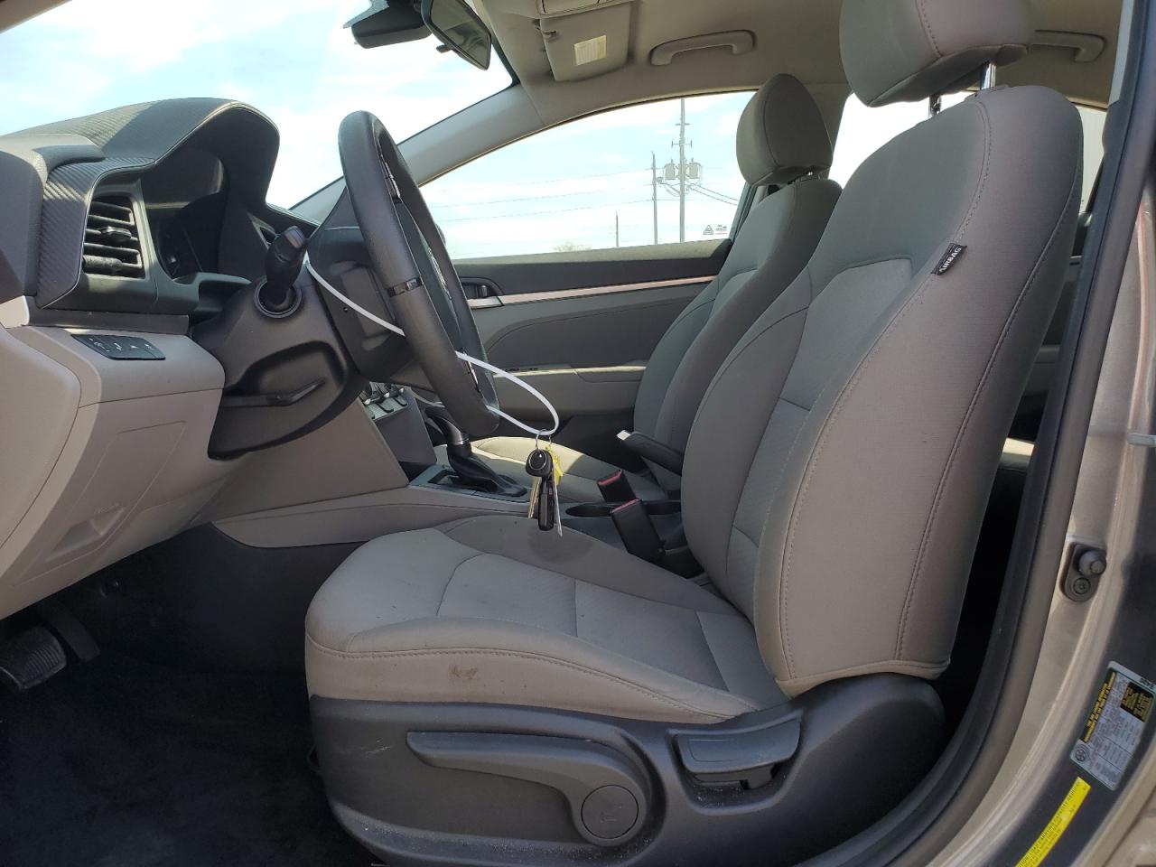 2019 Hyundai Elantra - Image 7