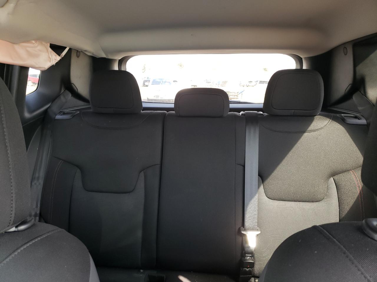 2016 Jeep Renegade - Image 10