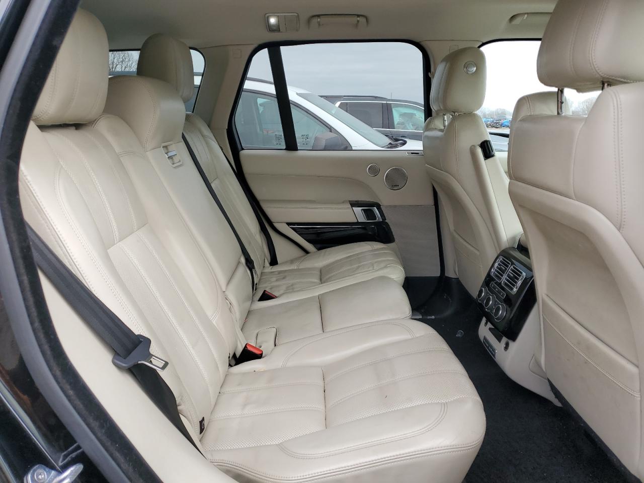 2015 Land Rover Range Rover - Image 11