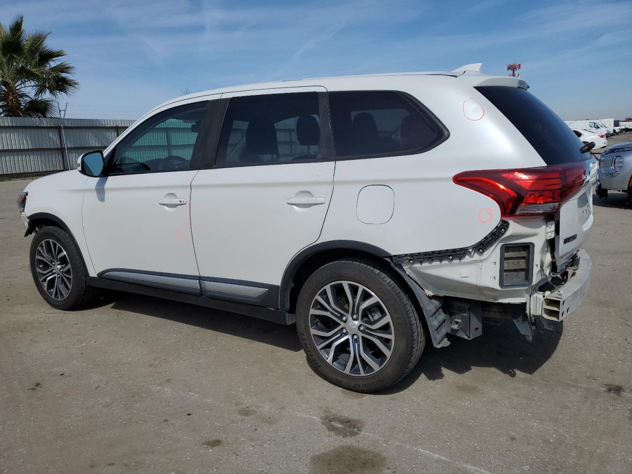 2018 Mitsubishi Outlander - Image 2