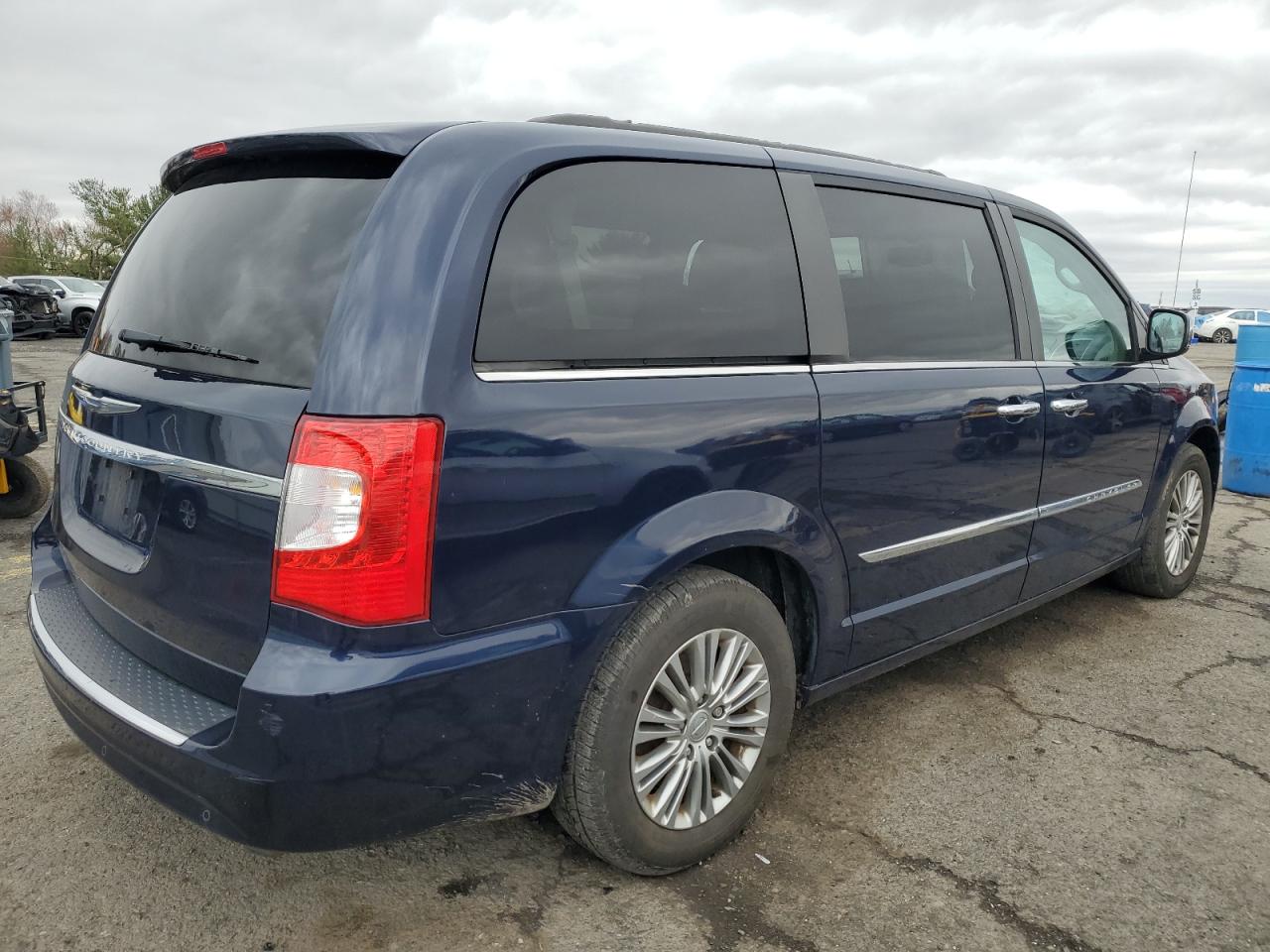 2013 Chrysler Town & Country - Image 3