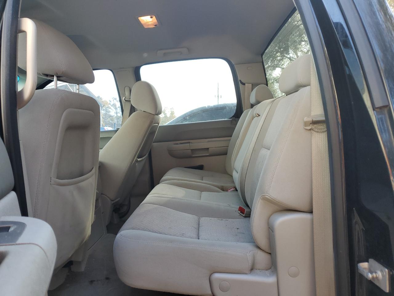 2013 Chevrolet Silverado - Image 10
