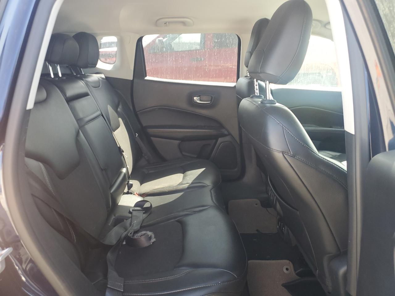2018 Jeep Compass - Image 11