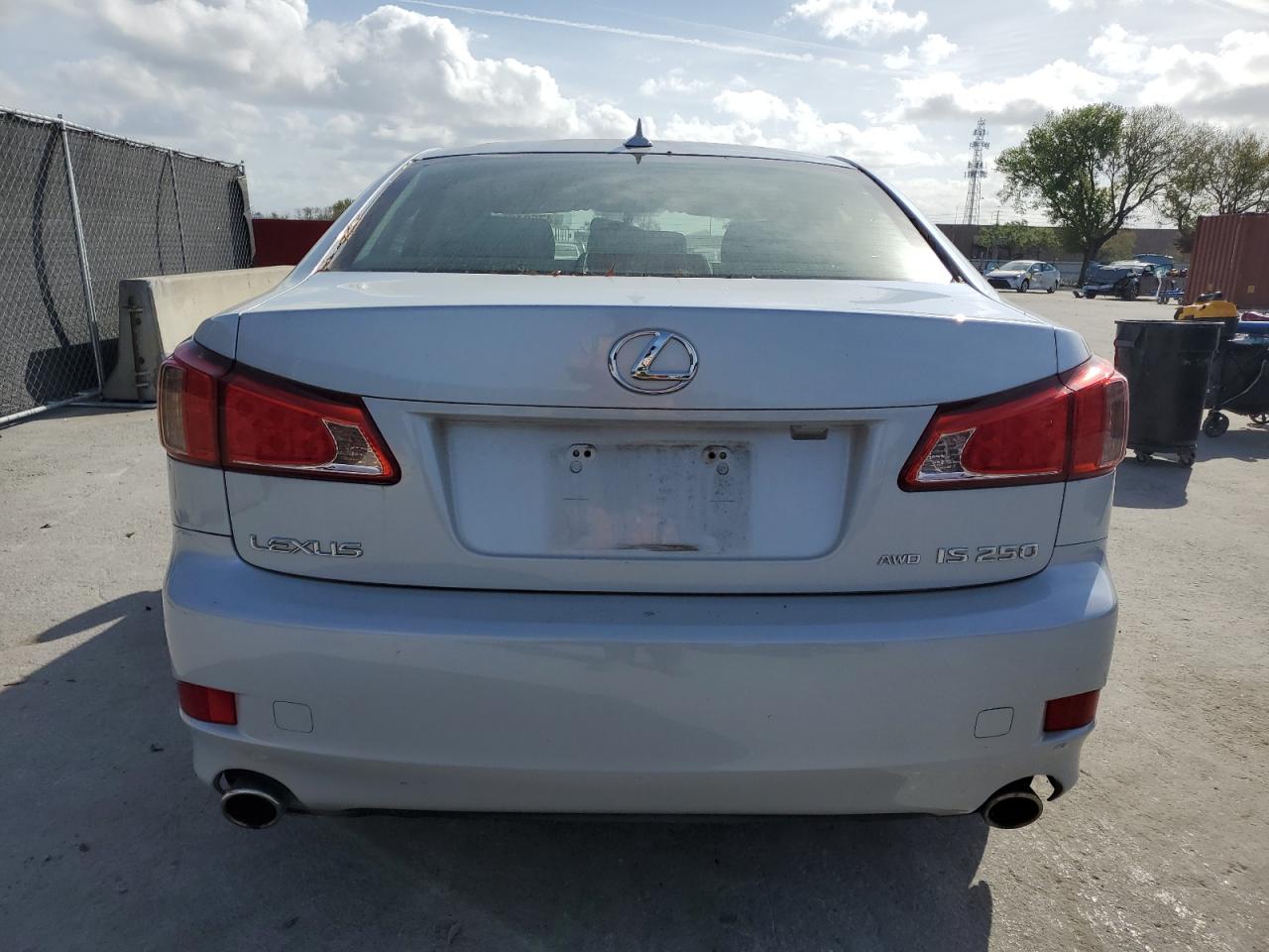 2011 Lexus IS - Image 6