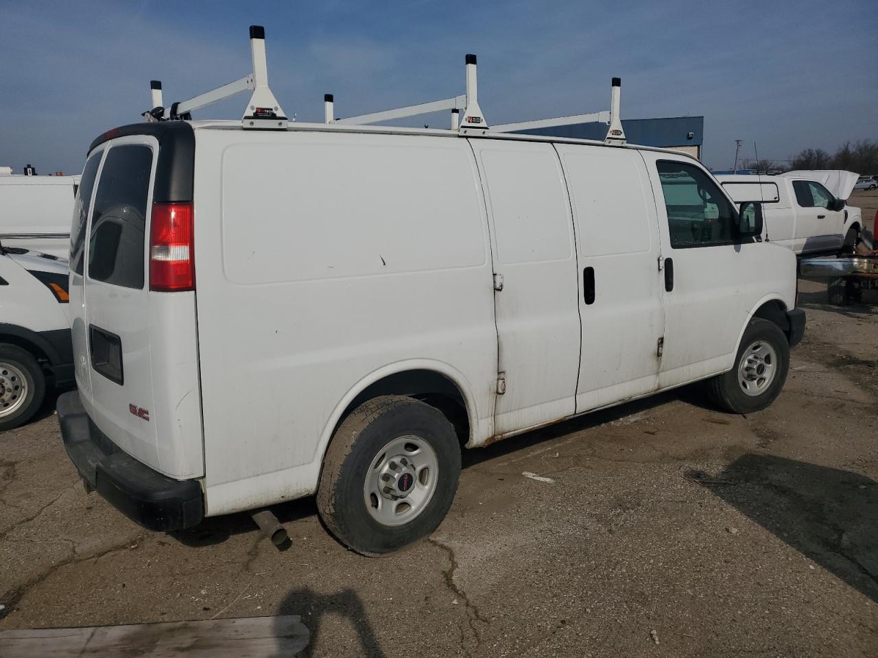 2007 GMC Savana - Image 3