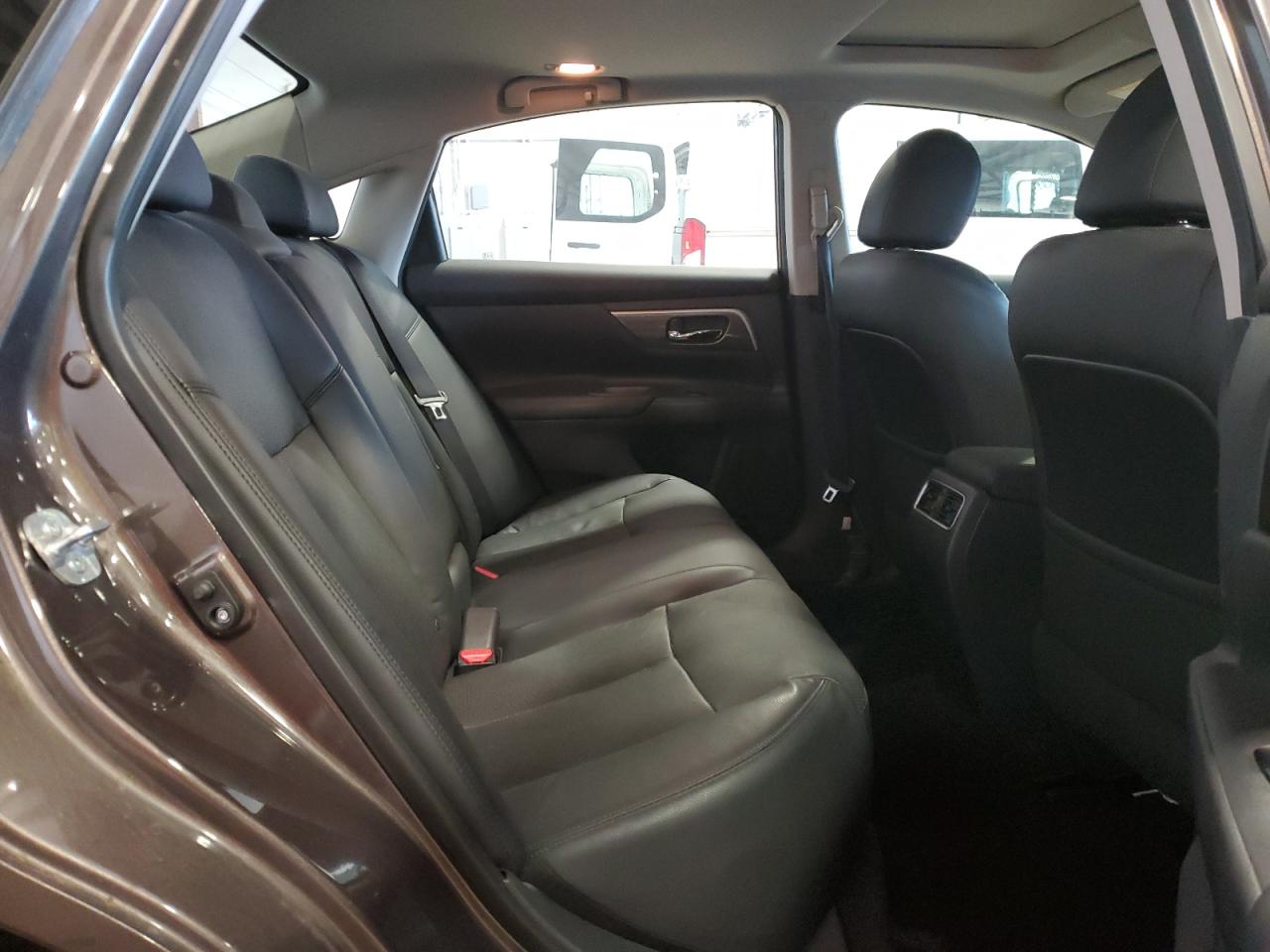 2015 Nissan Altima - Image 10