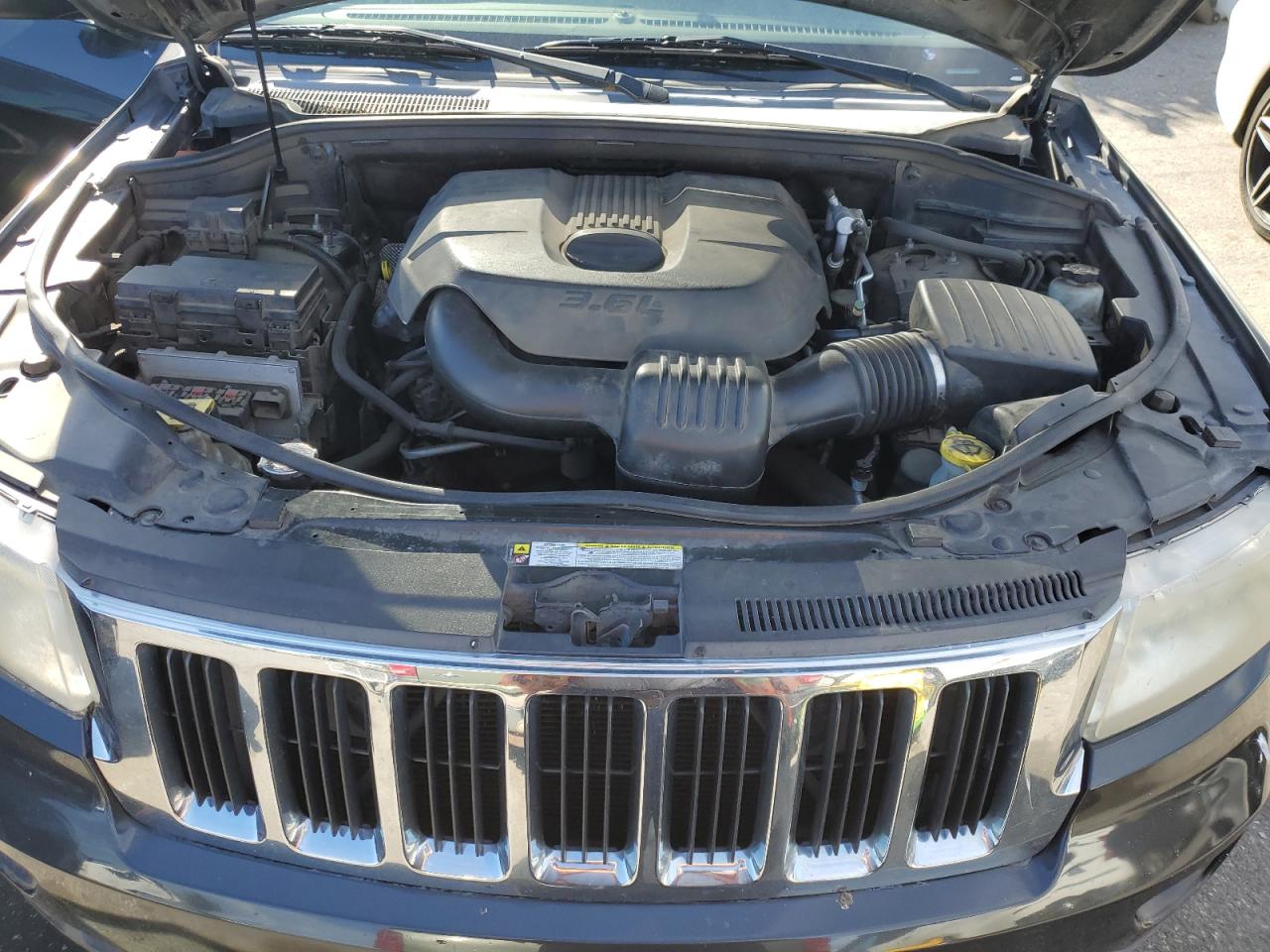 2011 Jeep Grand Cherokee - Image 12