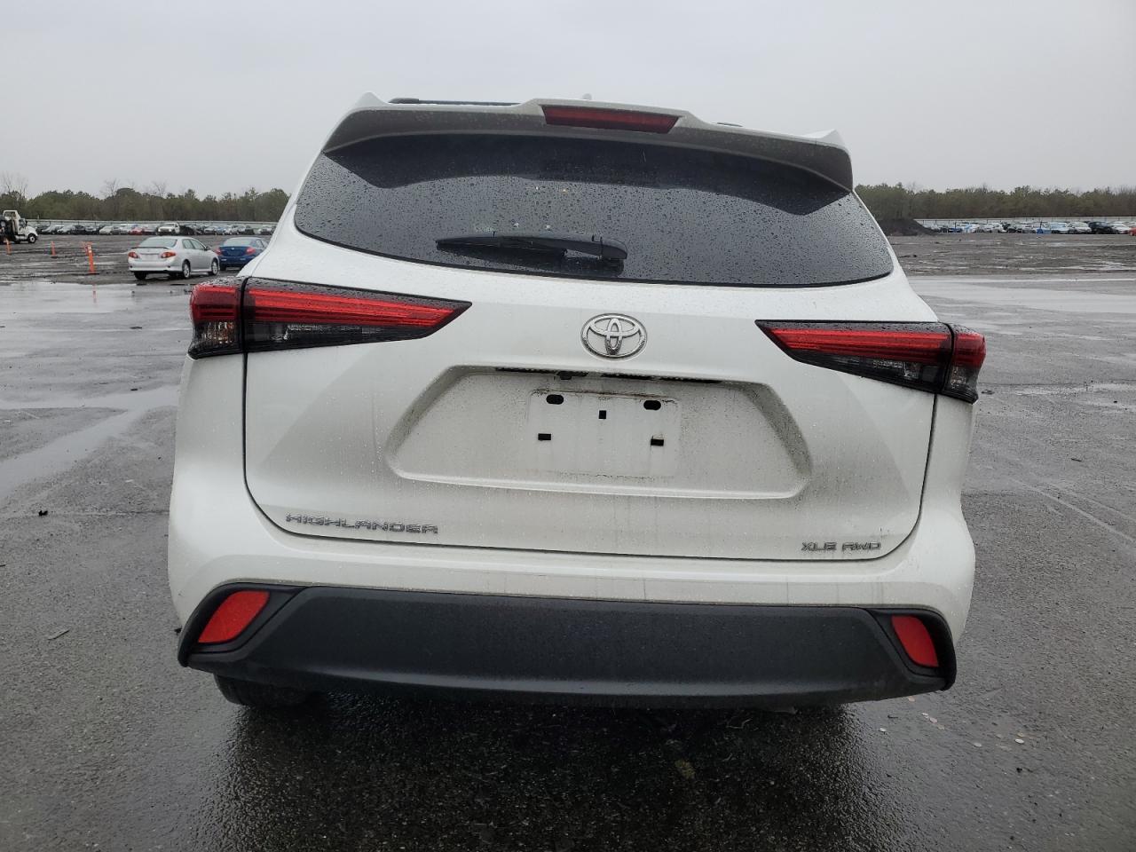 2023 Toyota Highlander - Image 6