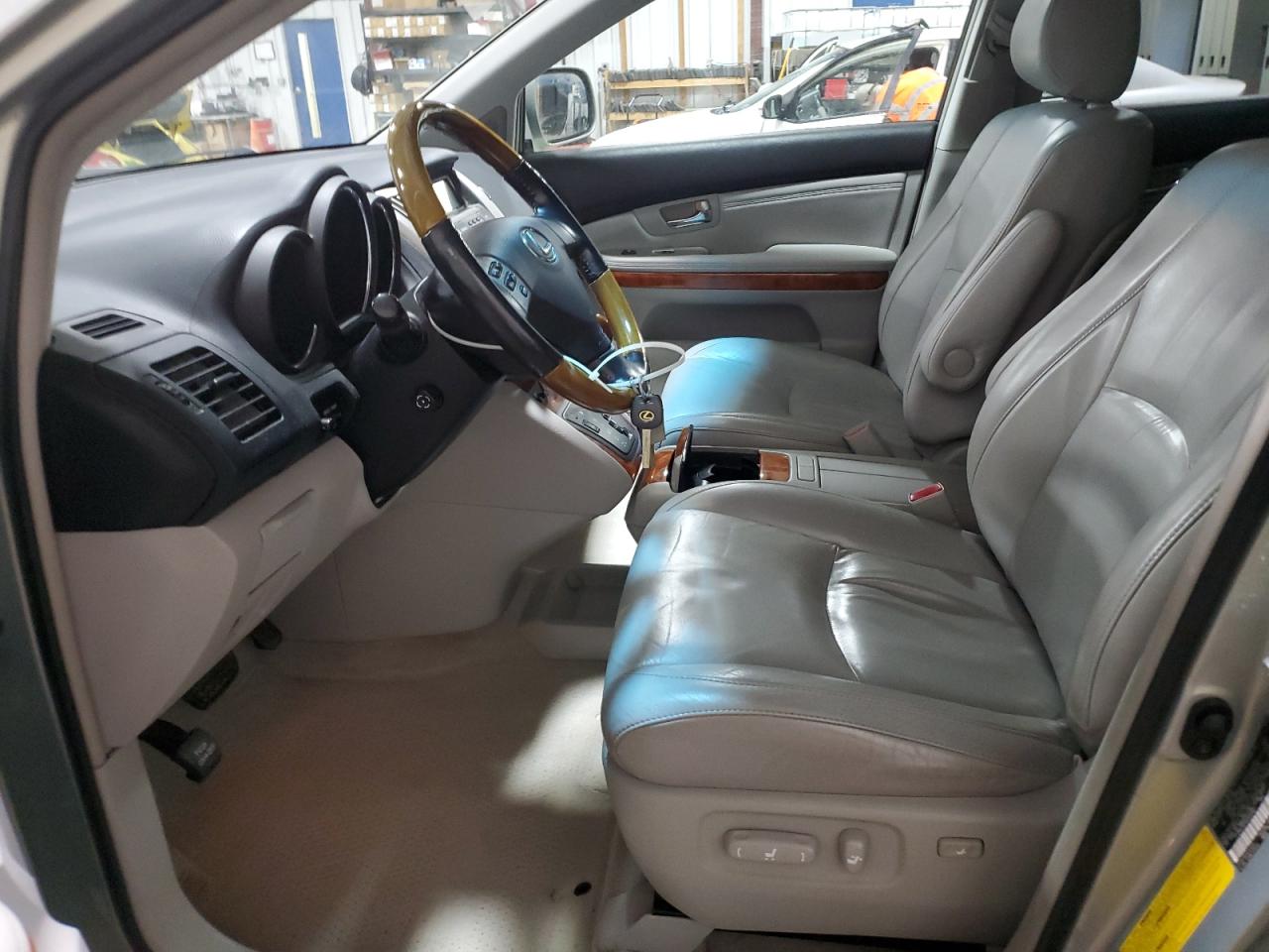 2004 Lexus RX - Image 7