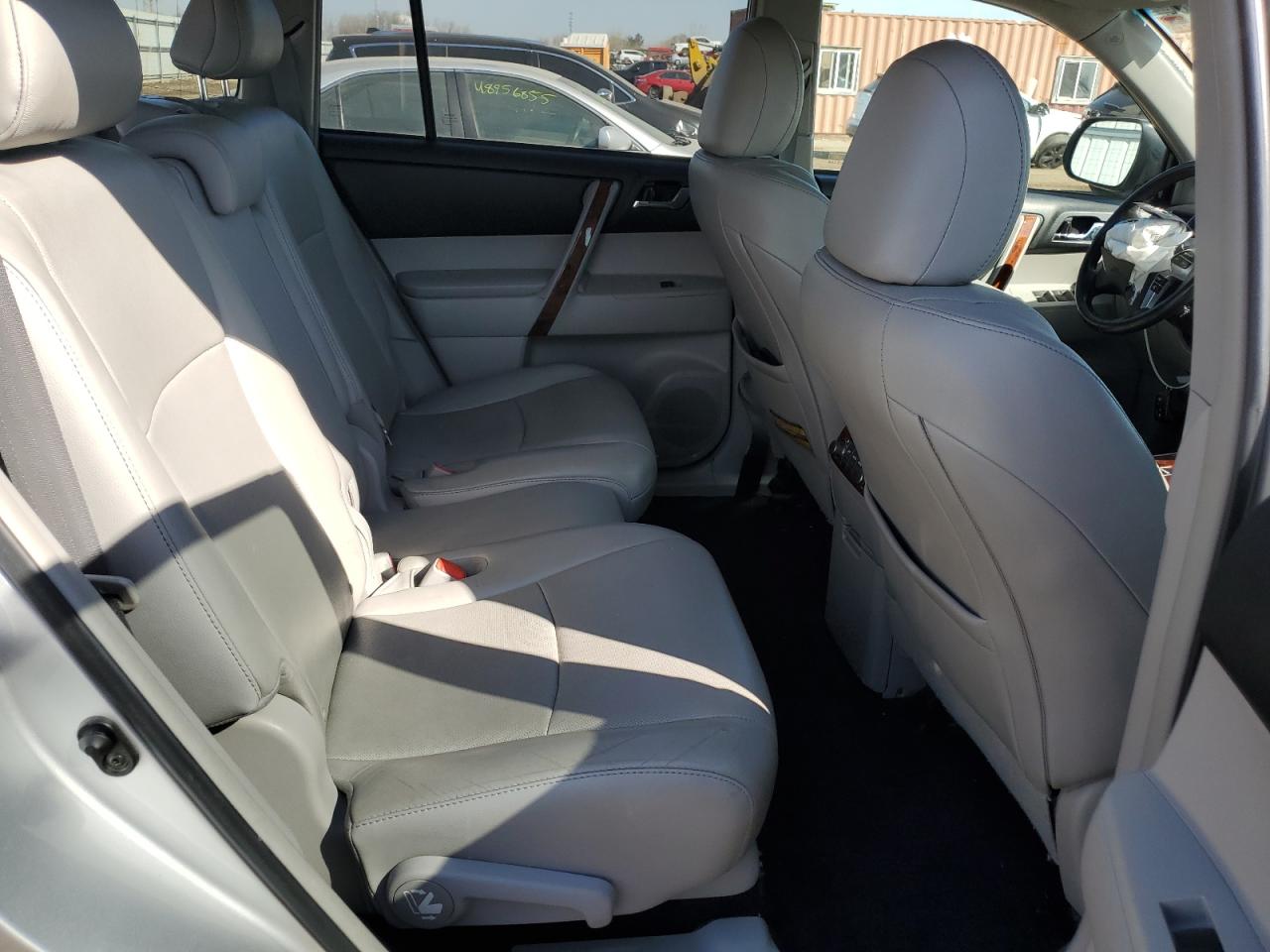 2011 Toyota Highlander - Image 11