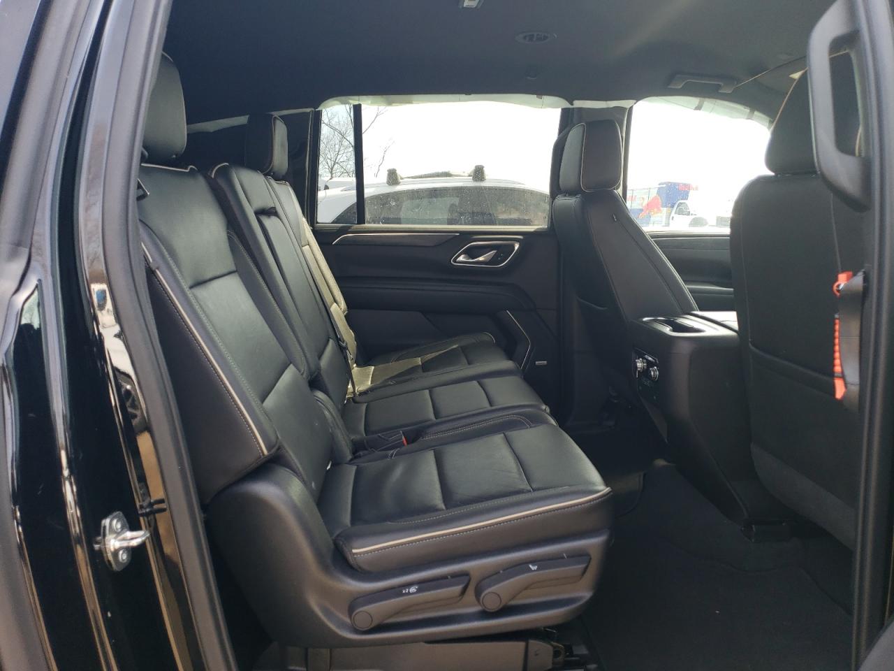 2021 GMC Yukon - Image 10