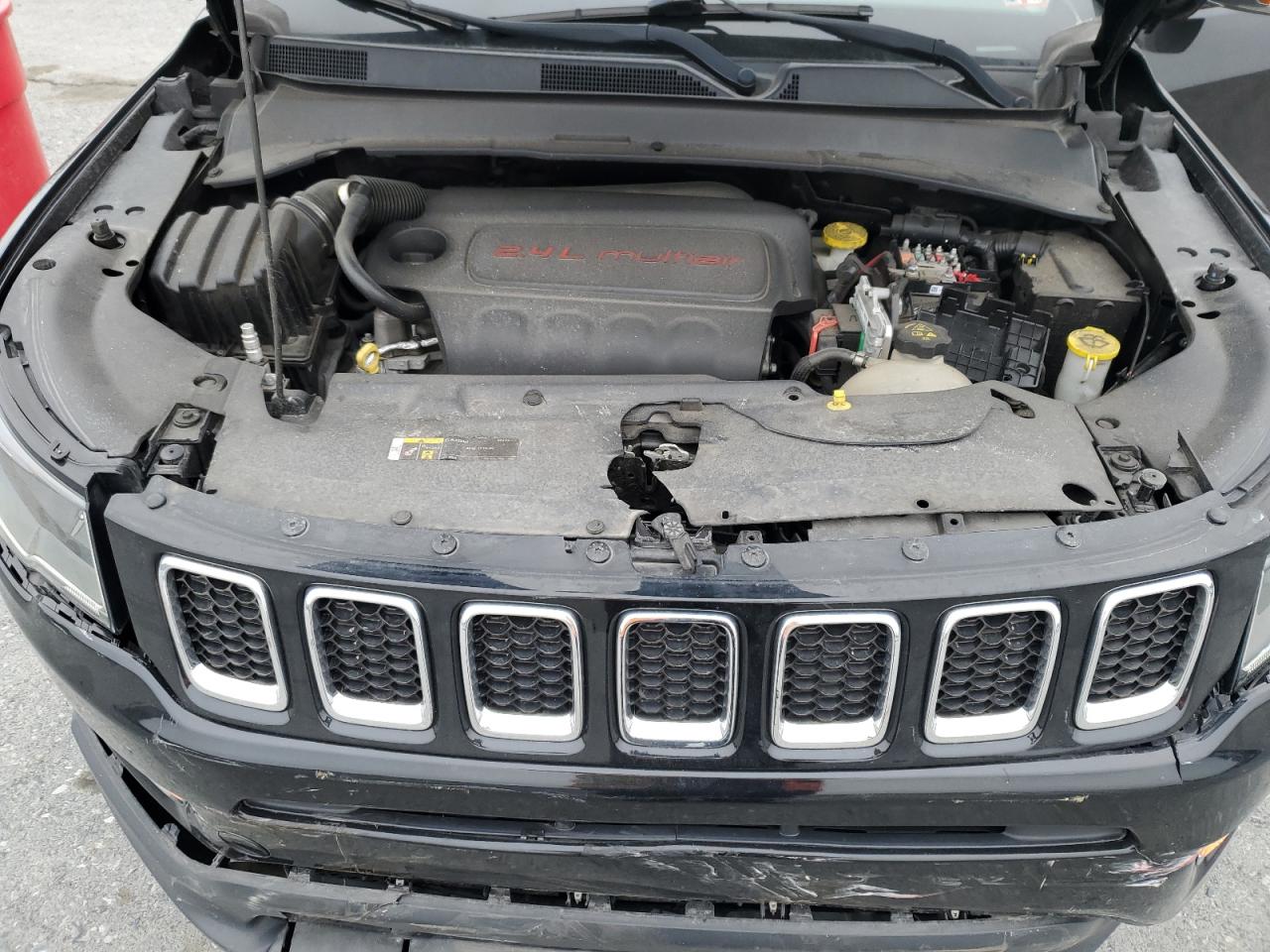 2018 Jeep Compass - Image 14