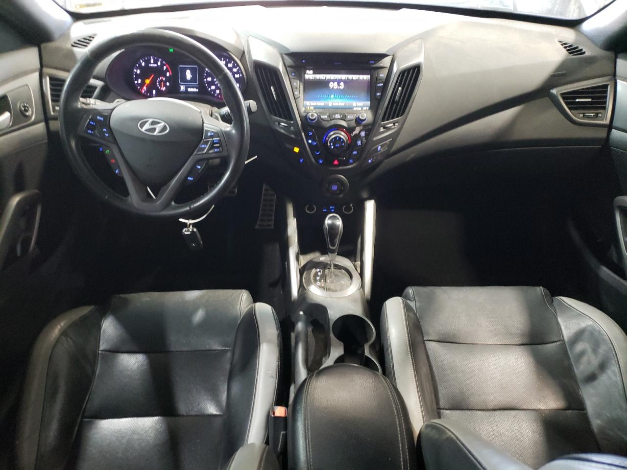 2016 Hyundai Veloster - Image 8