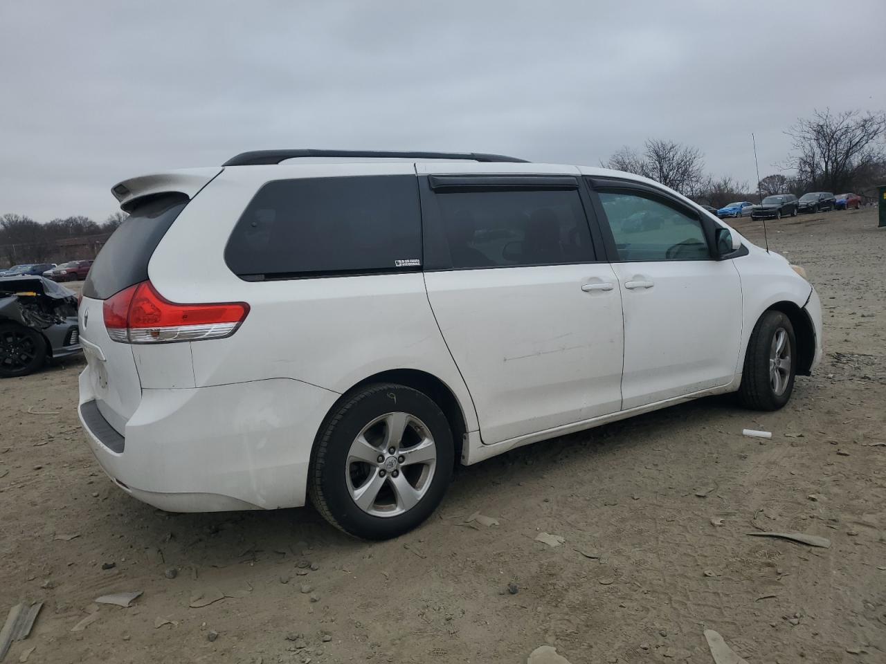2011 Toyota Sienna - Image 3