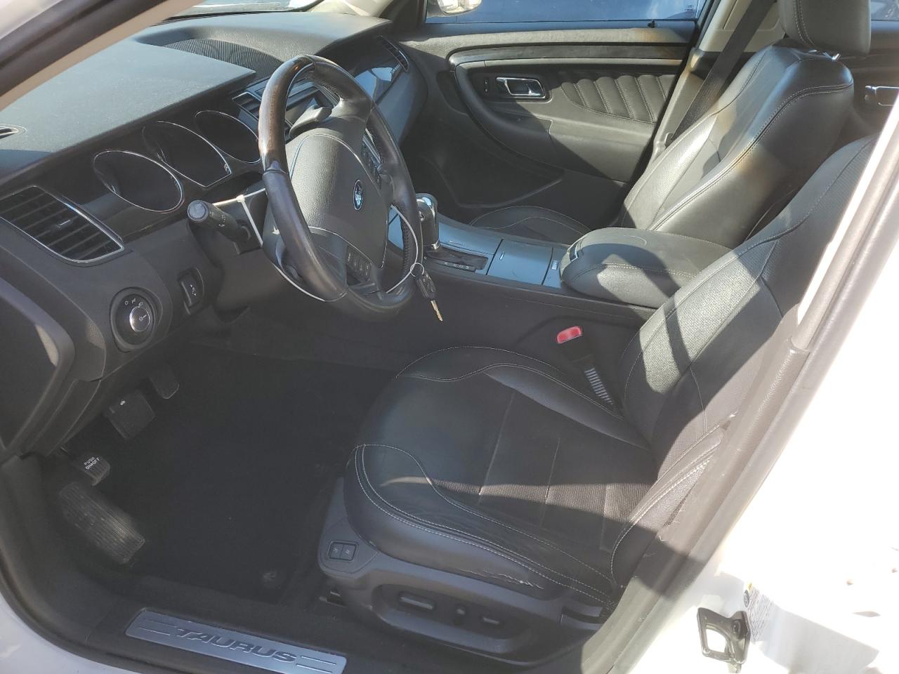 2011 Ford Taurus - Image 7