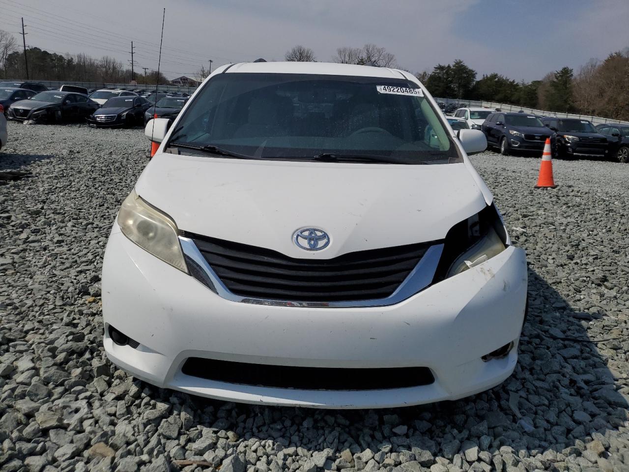 2011 Toyota Sienna - Image 5