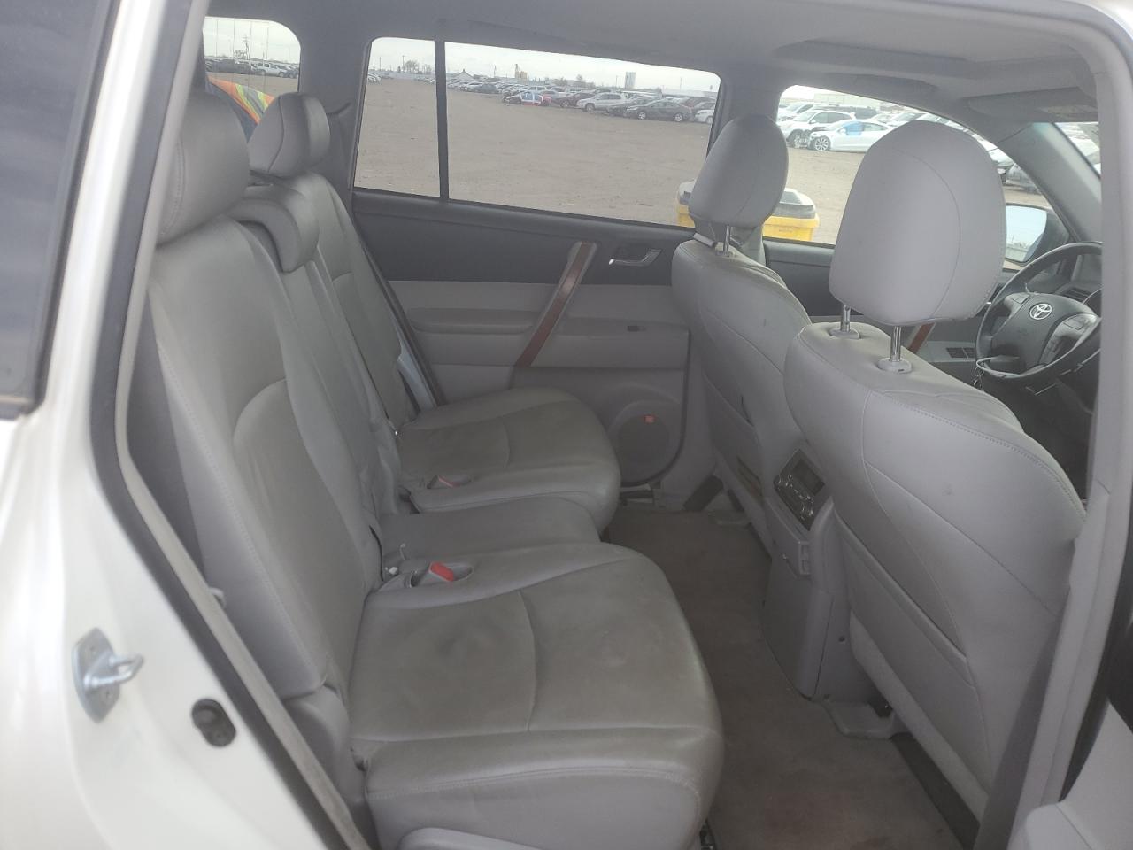 2009 Toyota Highlander - Image 11
