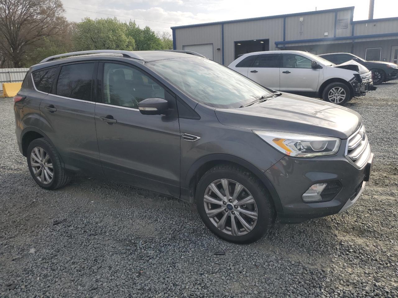 VIN: 1FMCU9JD8HUC16640 2017 FORD ESCAPE
