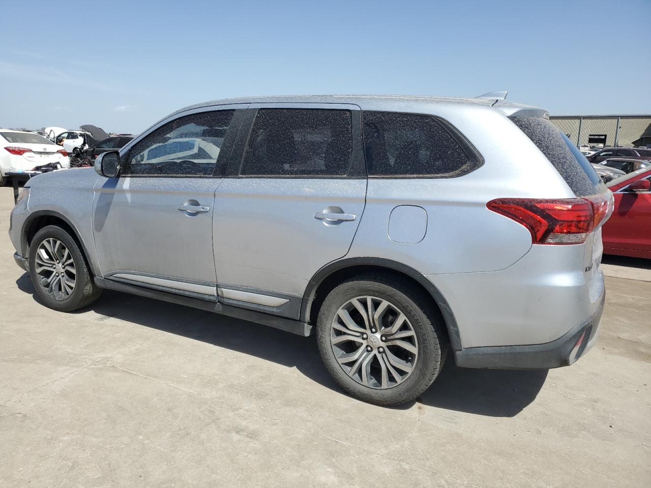 2017 Mitsubishi Outlander - Image 2