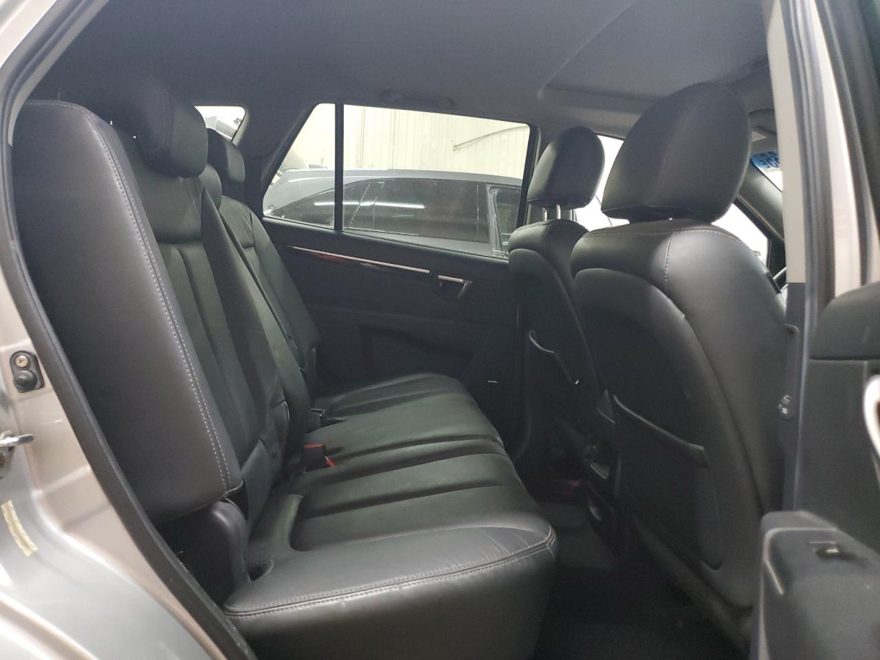 2009 Hyundai Santa Fe - Image 11