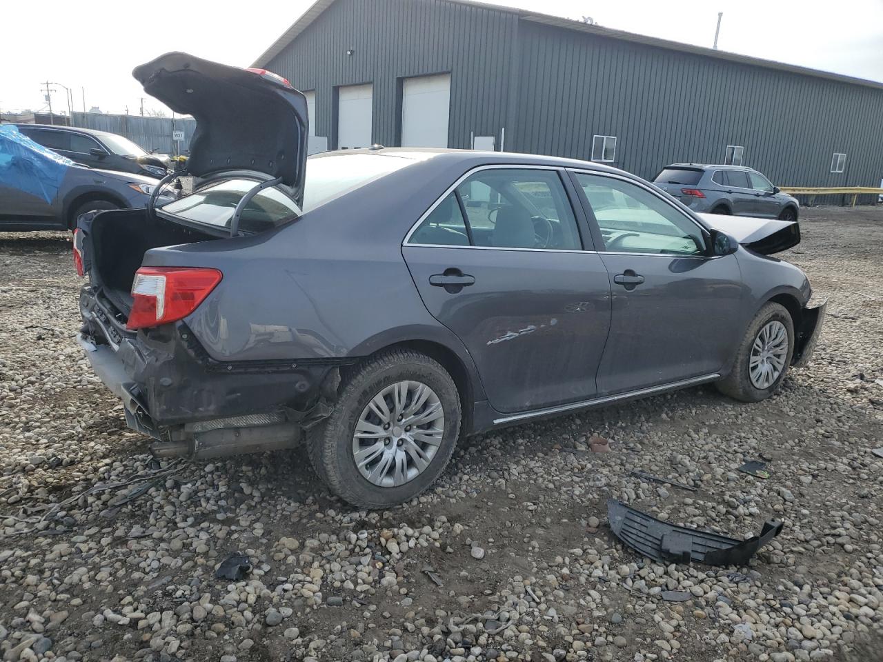 2014 Toyota Camry - Image 3