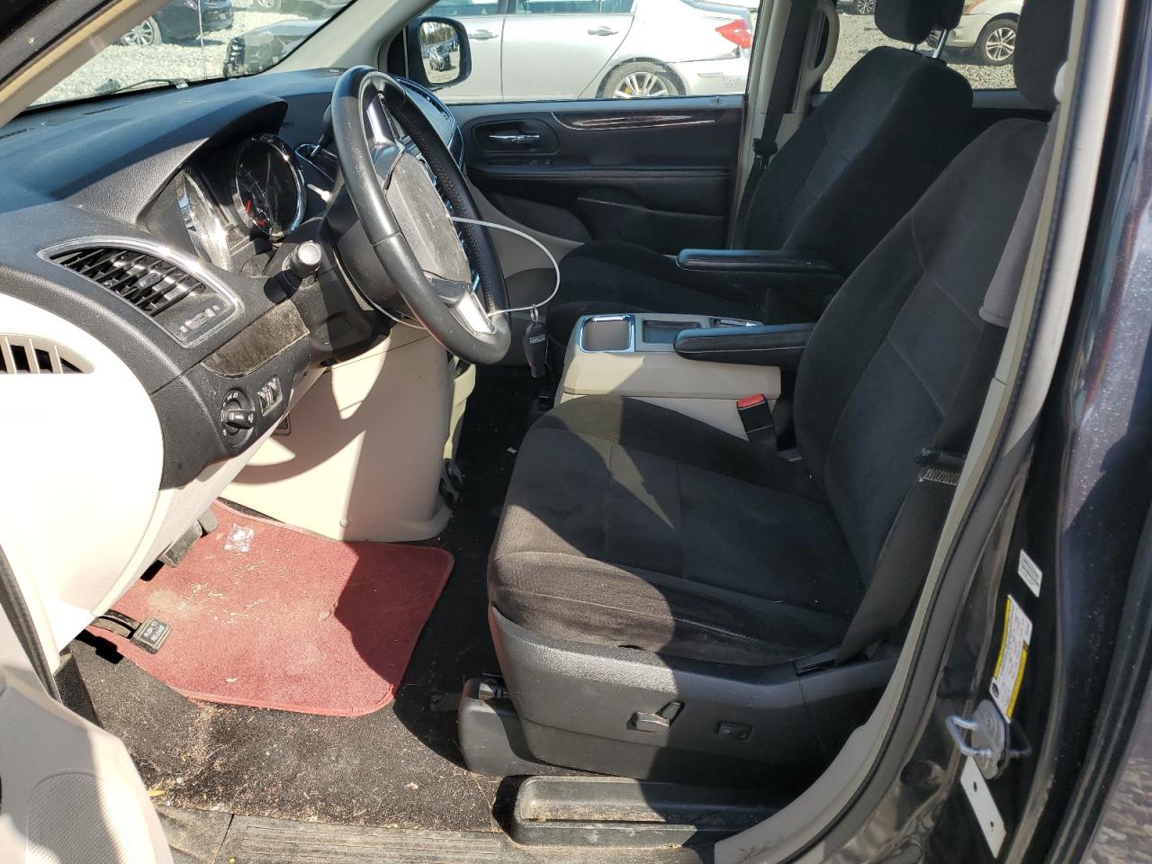 2013 Chrysler Town & Country - Image 7