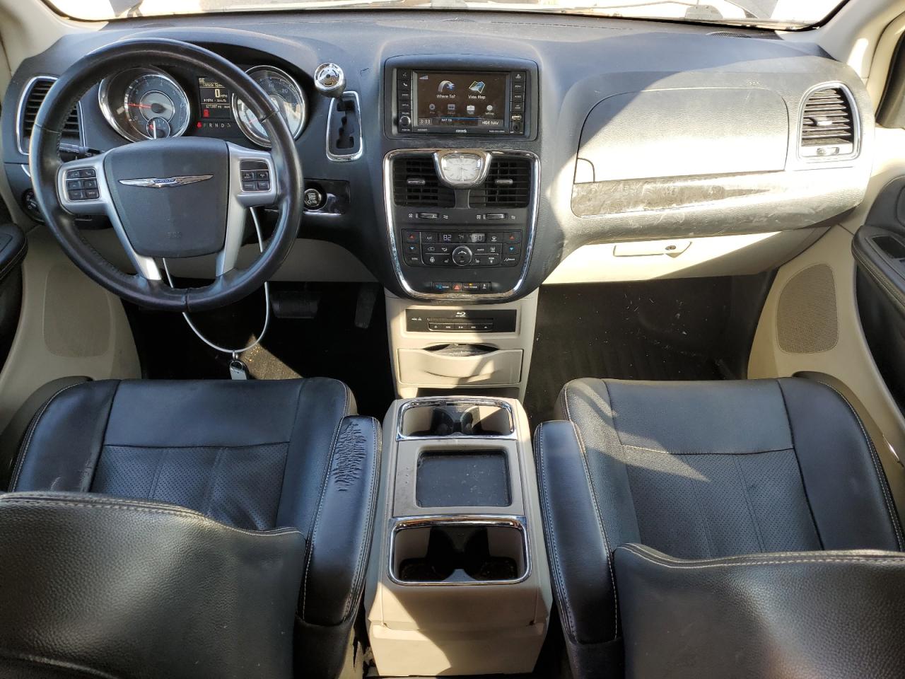 2014 Chrysler Town & Country - Image 8