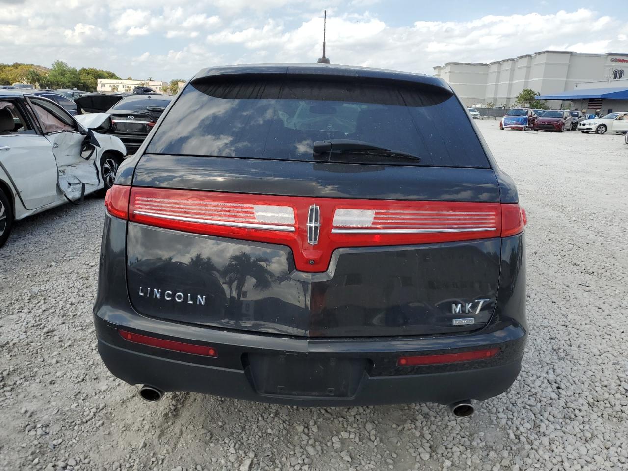 2013 Lincoln MKT - Image 6