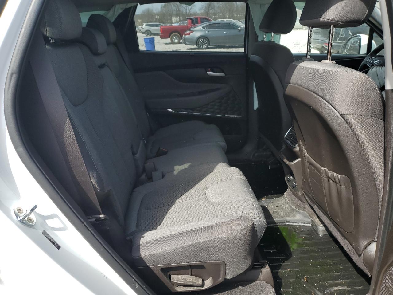 2019 Hyundai Santa Fe - Image 12