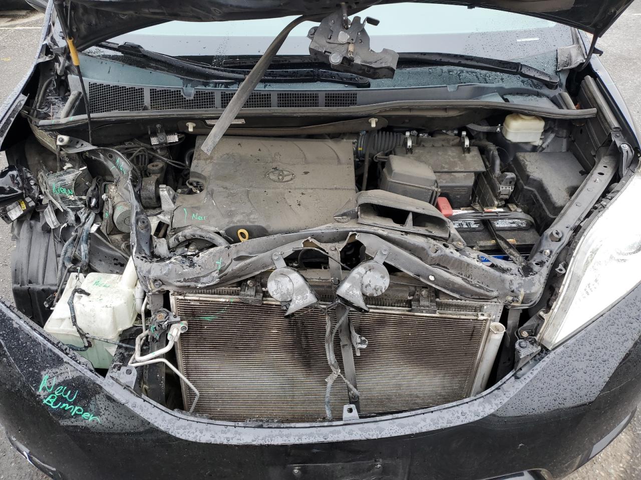 2015 Toyota Sienna - Image 12
