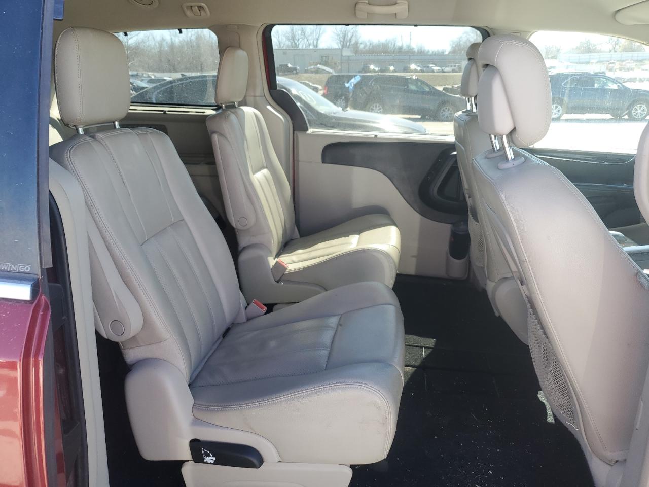 2013 Chrysler Town & Country - Image 11