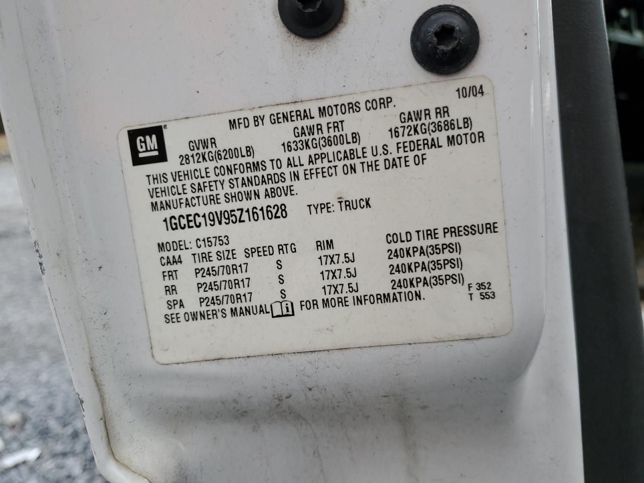 2005 Chevrolet Silverado - Image 12