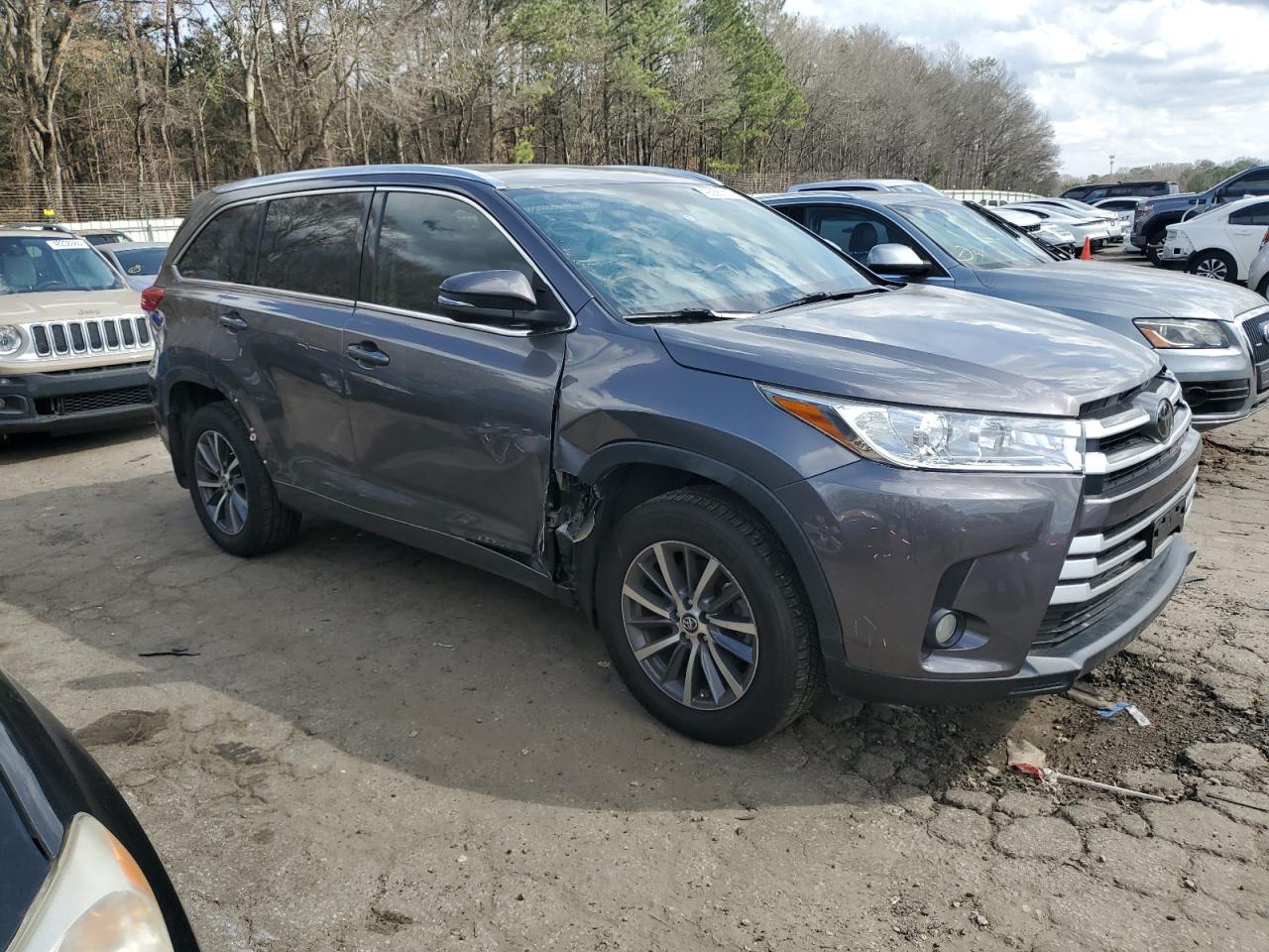 2017 Toyota Highlander - Image 4