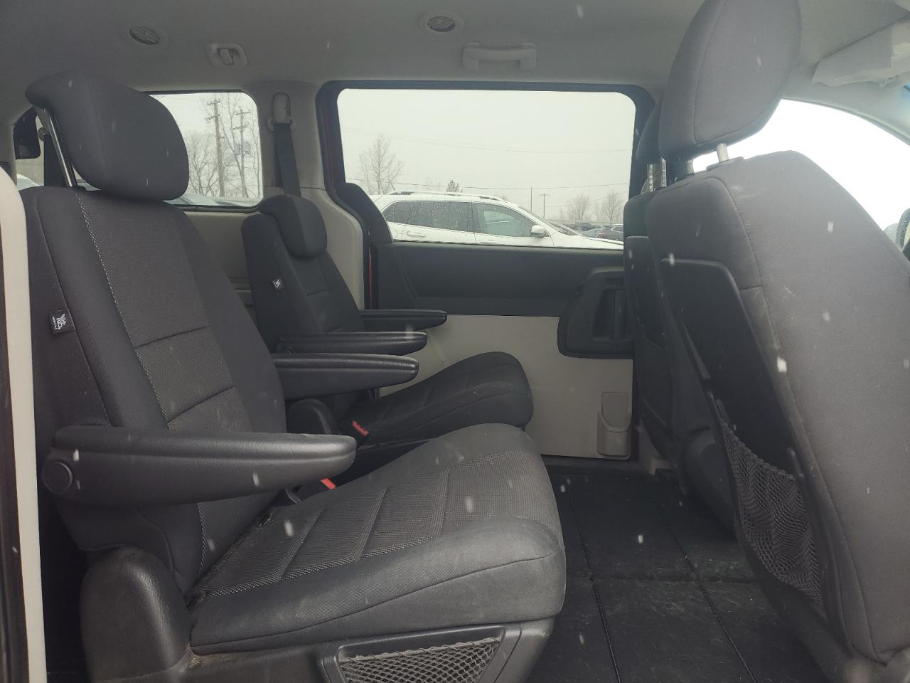 2009 Dodge Caravan - Image 11