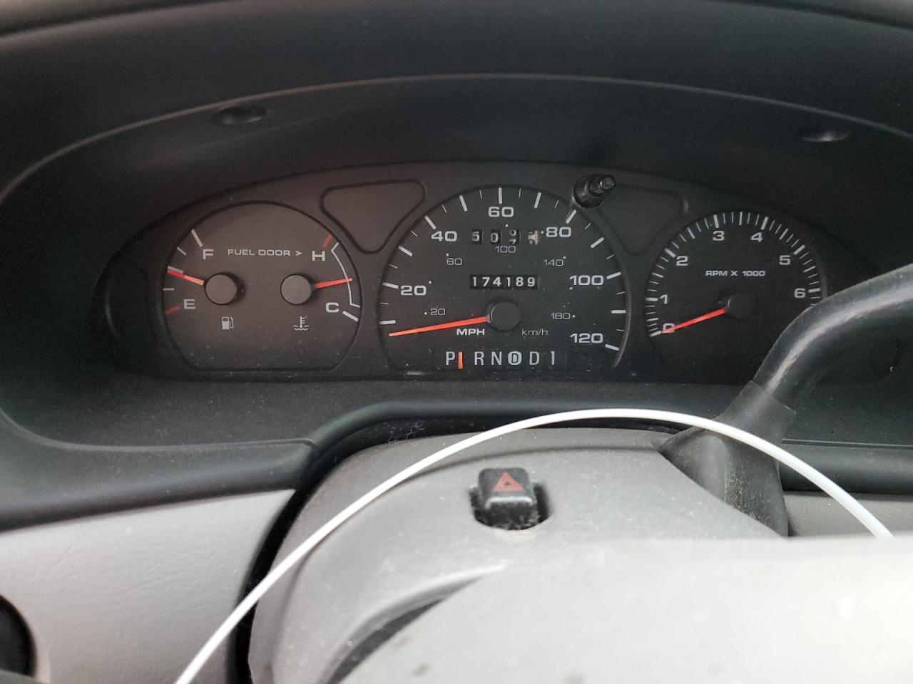 2002 Ford Taurus - Image 9