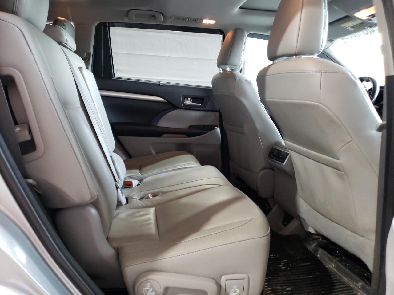 2018 Toyota Highlander - Image 11