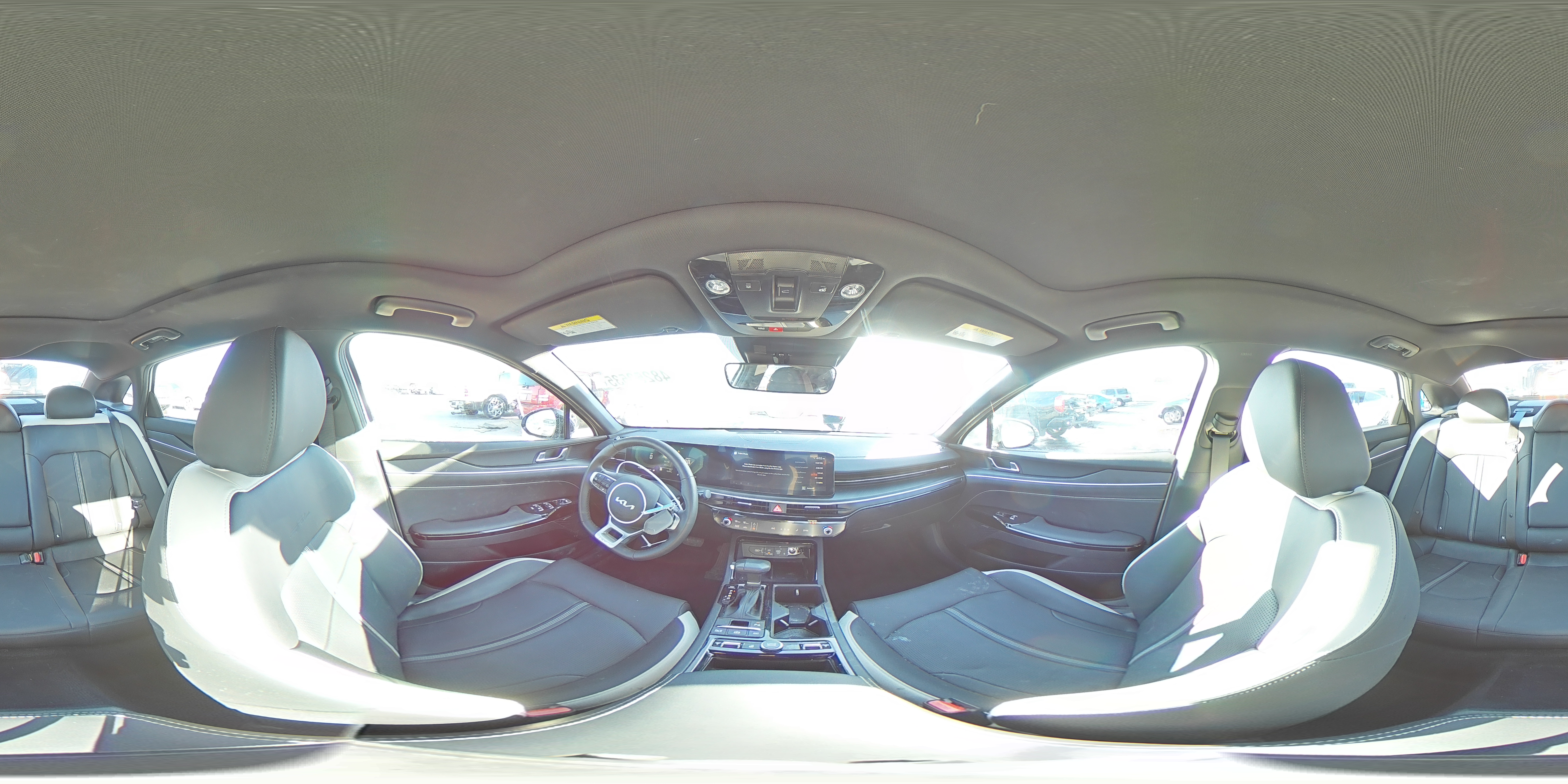 2025 Kia K5 - Image 15