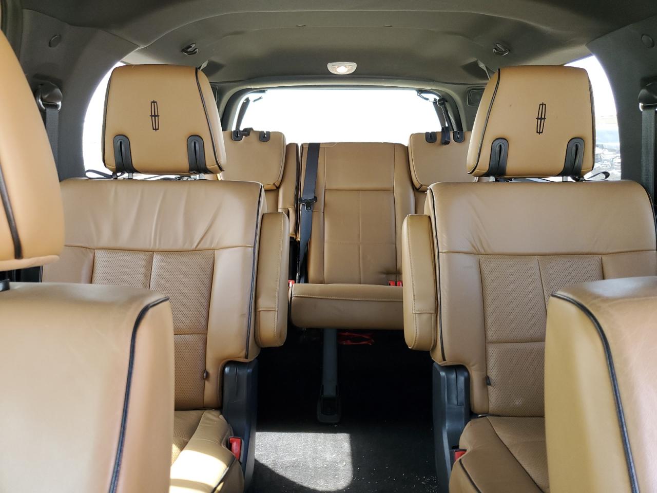 2014 Lincoln Navigator - Image 10