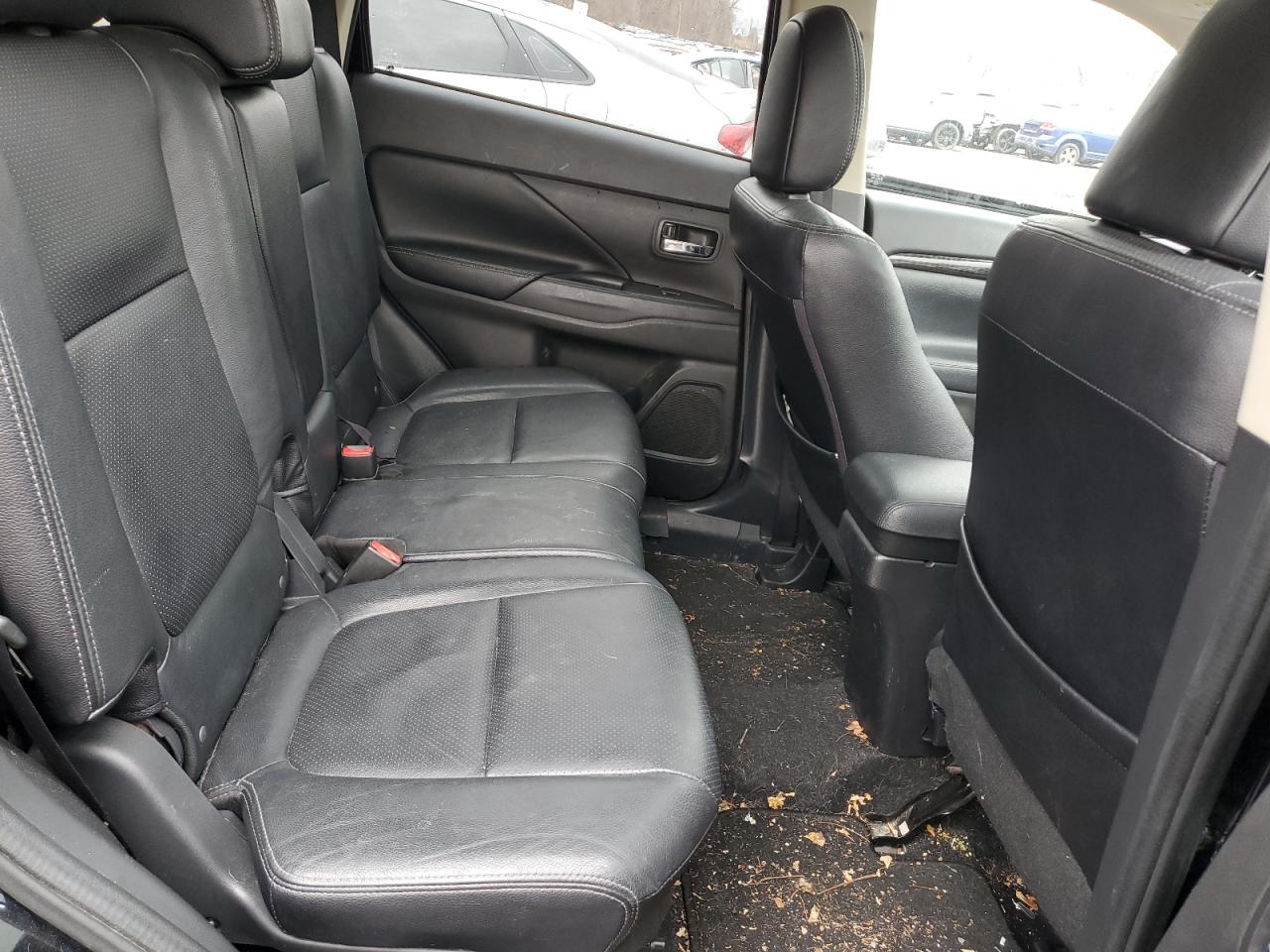 2018 Mitsubishi Outlander - Image 11