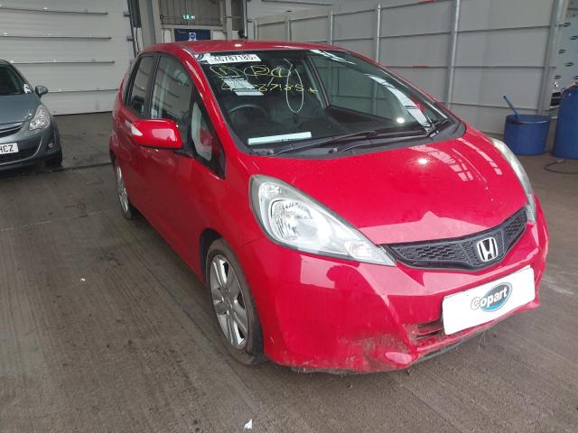 2013 HONDA JAZZ ES +