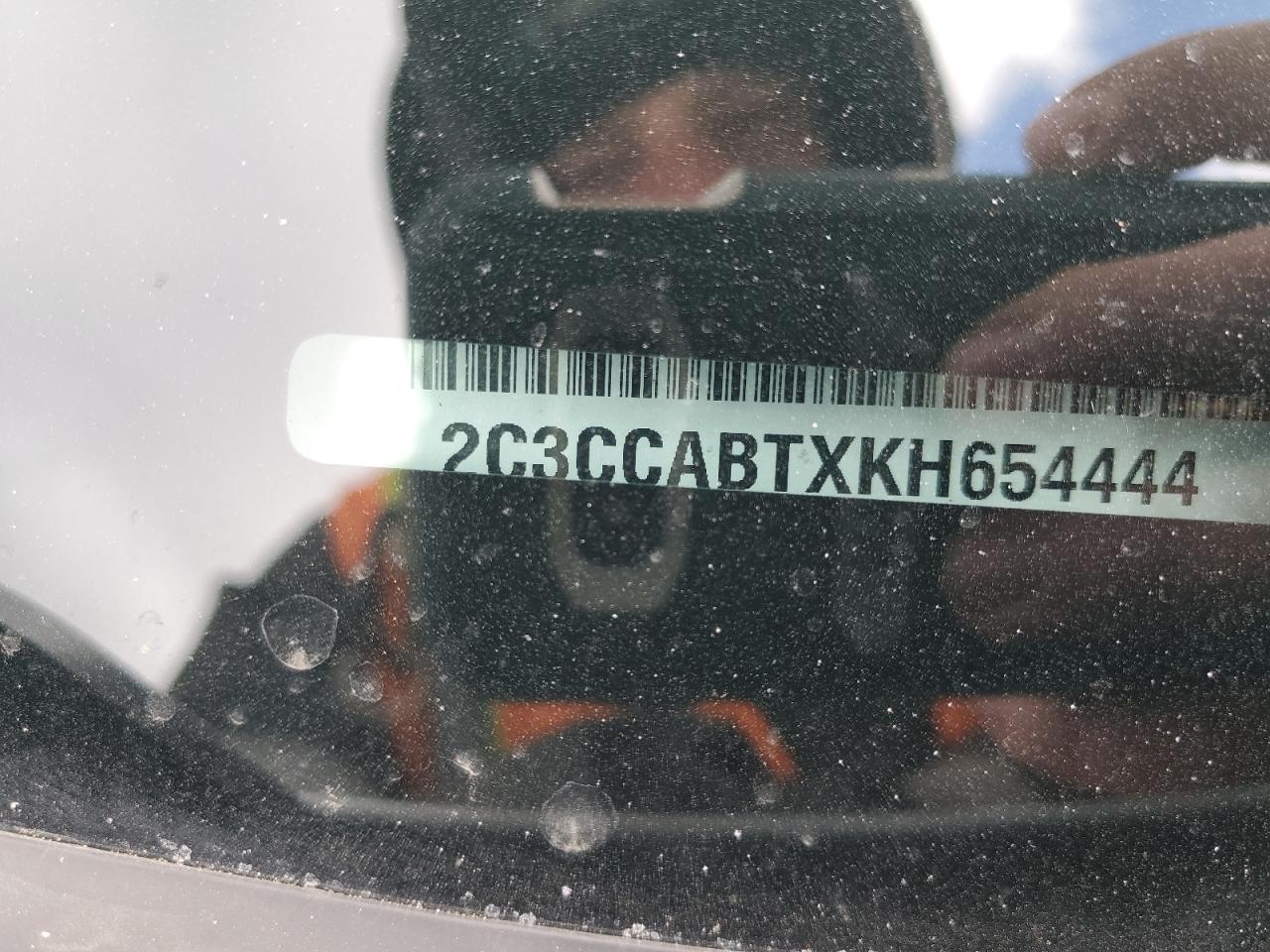 2019 Chrysler 300 - Image 12