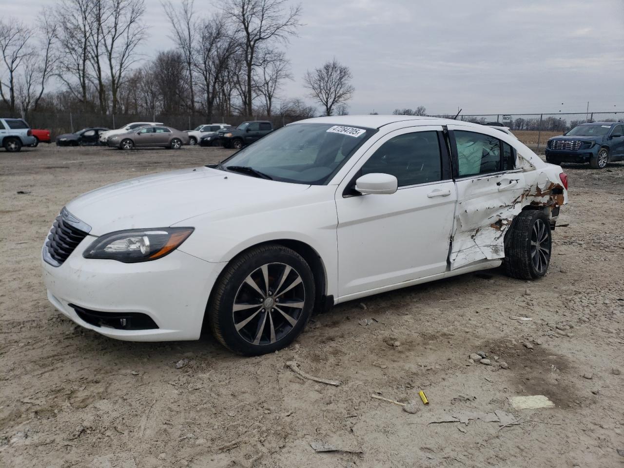 2013 Chrysler 200 Touring na sprzedaż w Cicero, IN - Side