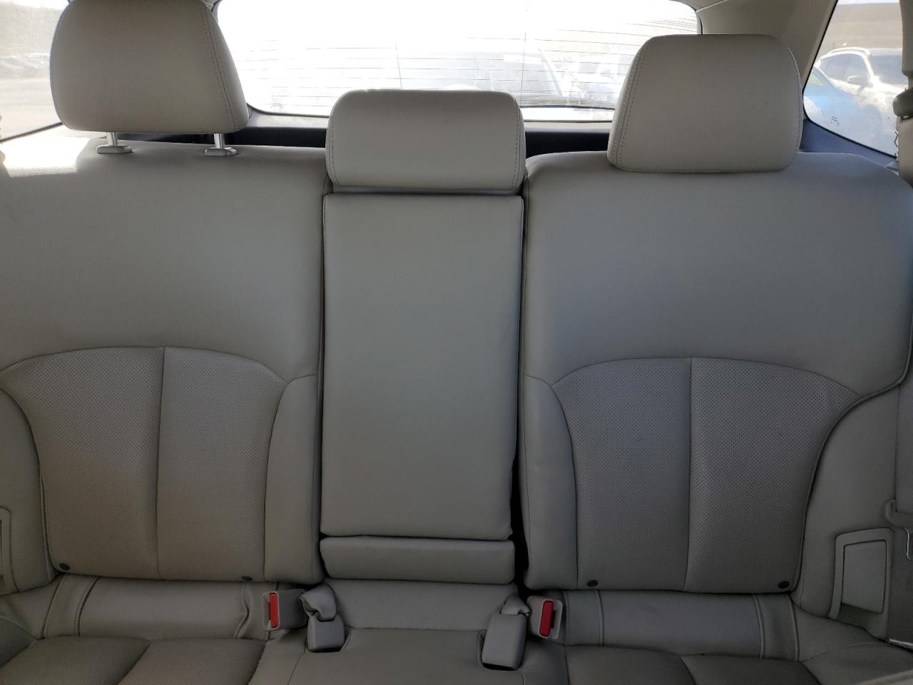 2011 Subaru Outback - Image 10